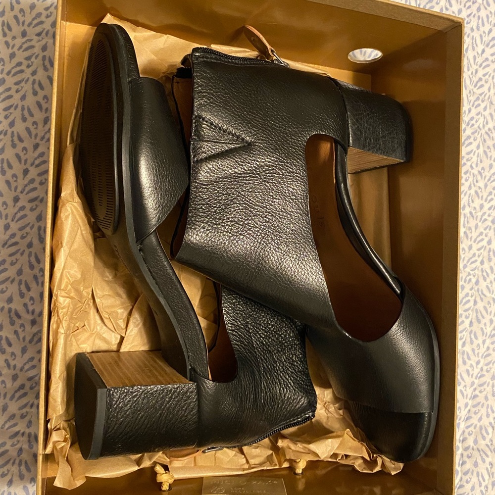 Gentle Soul Black heeled shoes